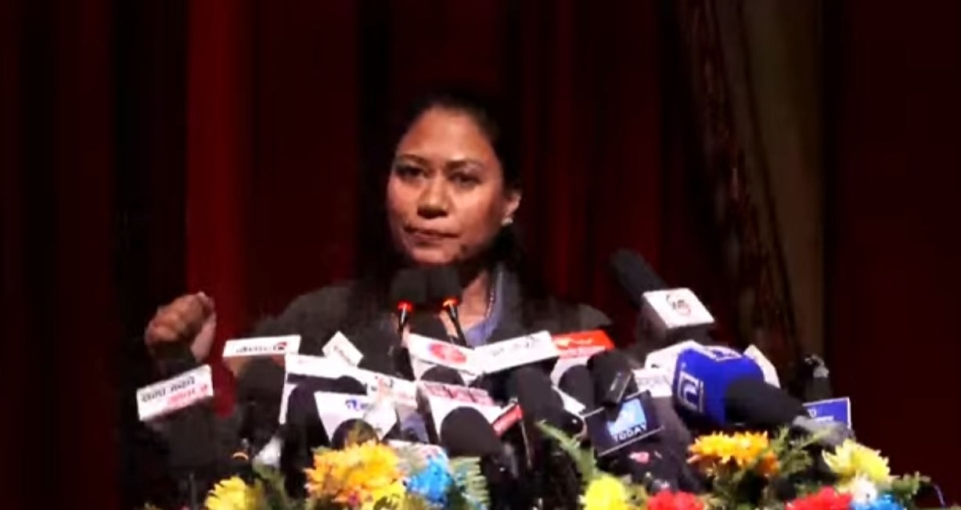 नागरिक भएर बाच्नको लागि राजनीतिक दलको फेर समात्नुपर्ने अवस्थाको अन्त्य गर्नुपर्छ : सुमना श्रेष्ठ